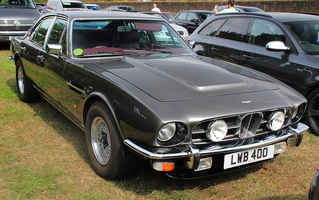 ASTON MARTIN Lagonda 1974-1975