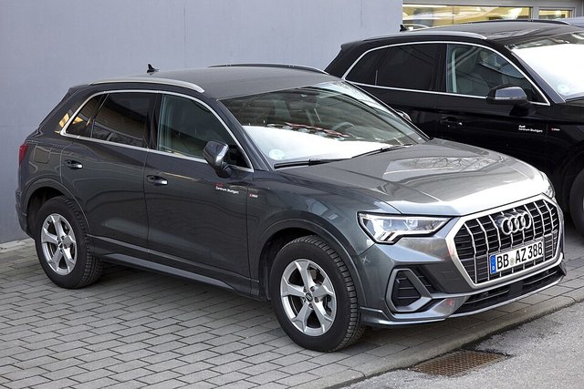 AUDI Q3