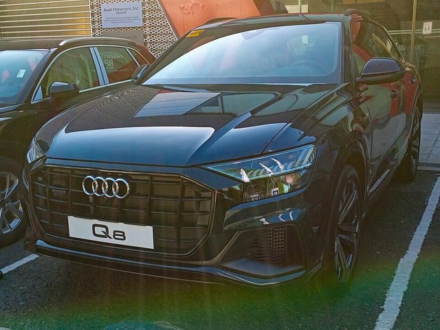 AUDI Q8