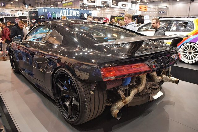 AUDI R8