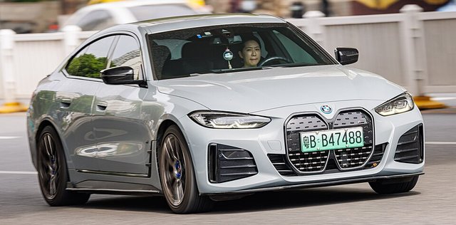 BMW i4
