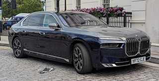 BMW i7