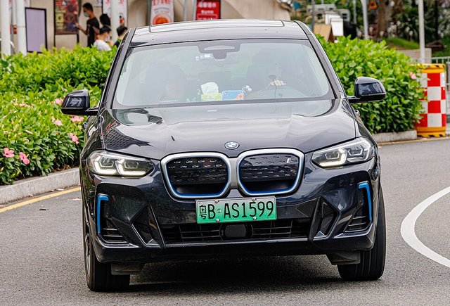 BMW iX3