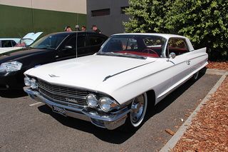 CADILLAC De Ville
