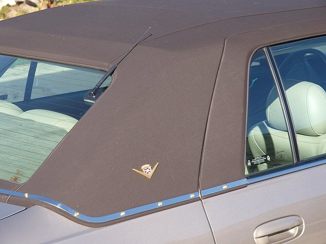 CADILLAC De Ville