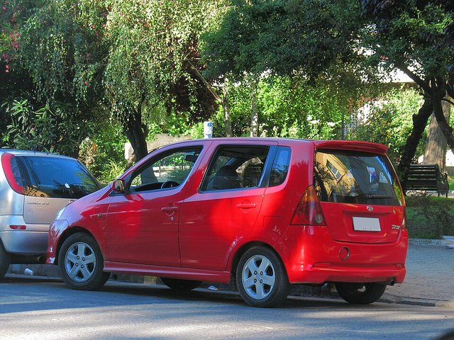 DAIHATSU YRV