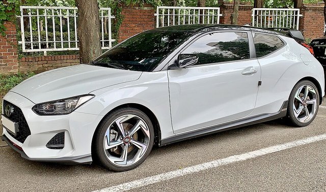 HYUNDAI Veloster