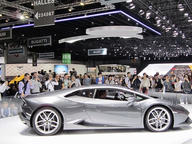 LAMBORGHINI Huracán