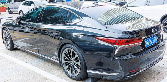 LEXUS LS