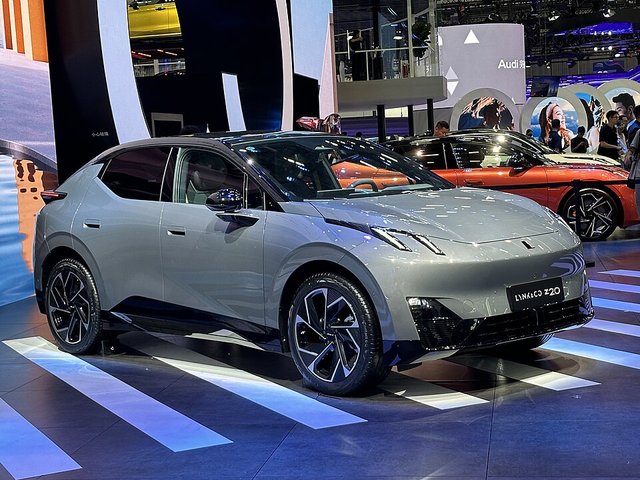 LYNK&CO 02
