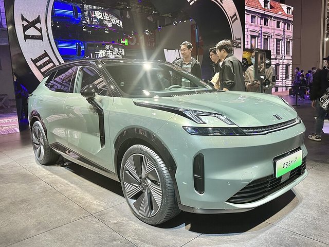 LYNK&CO 08