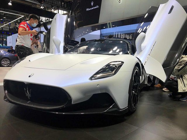 MASERATI MC20
