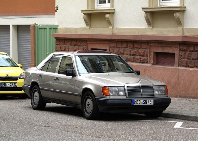 MERCEDES-BENZ W124