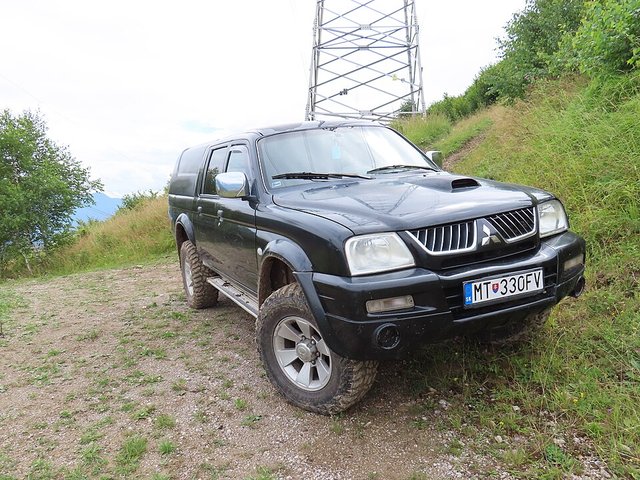 MITSUBISHI L200