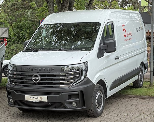 NISSAN Interstar