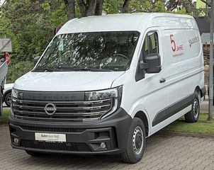 NISSAN Interstar