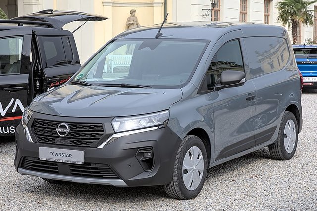 NISSAN Townstar