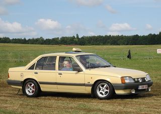 OPEL Rekord 1982-1986