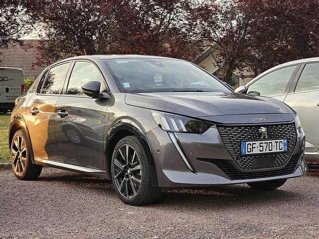 PEUGEOT 208