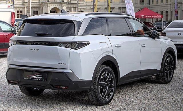 PEUGEOT 5008