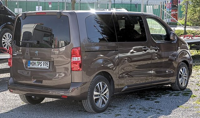 PEUGEOT e-Traveller