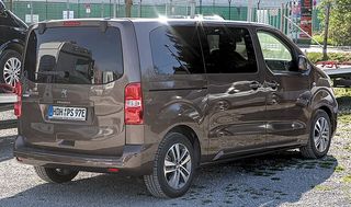 PEUGEOT e-Traveller