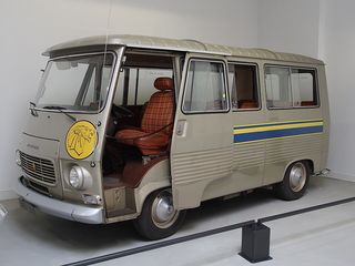 PEUGEOT J7