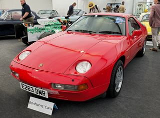 PORSCHE 928