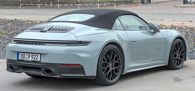 PORSCHE 992