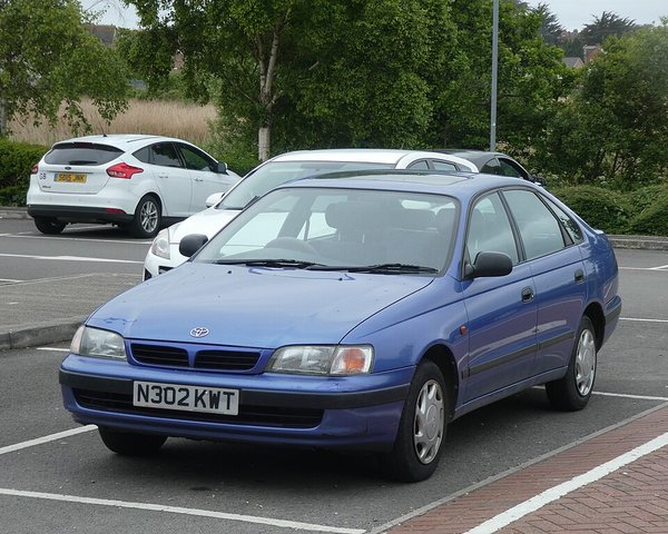 TOYOTA Carina