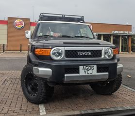 TOYOTA FJ Cruiser