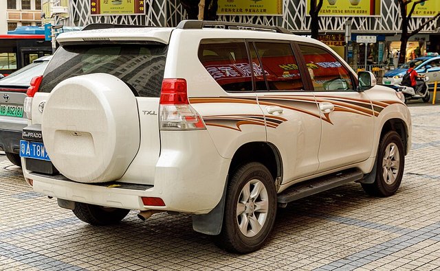 TOYOTA Land Cruiser Prado
