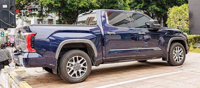 TOYOTA Tundra