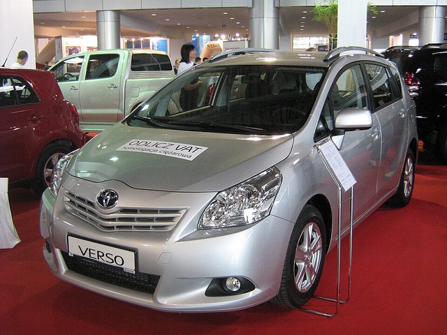 TOYOTA Verso