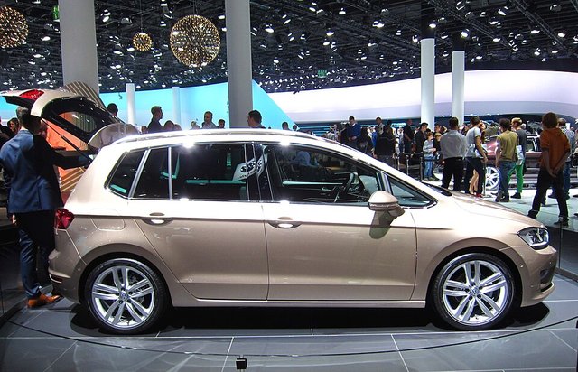 VOLKSWAGEN Golf Sportsvan