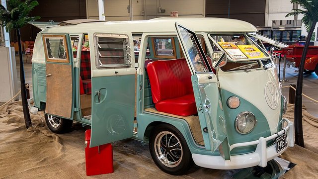VOLKSWAGEN Kombi