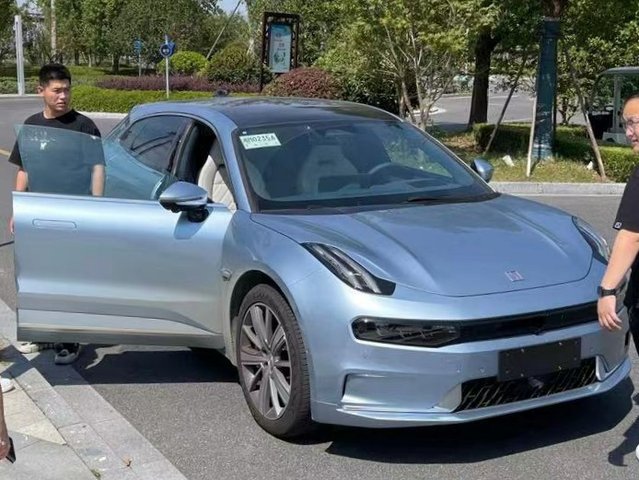 ZEEKR 001