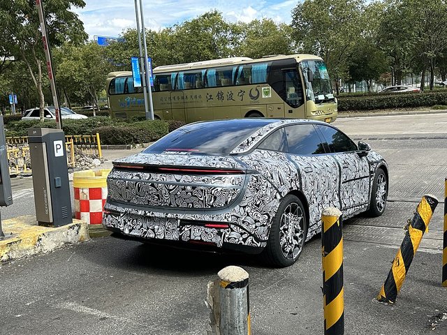 ZEEKR 007