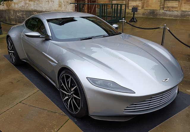 ASTON MARTIN DB10