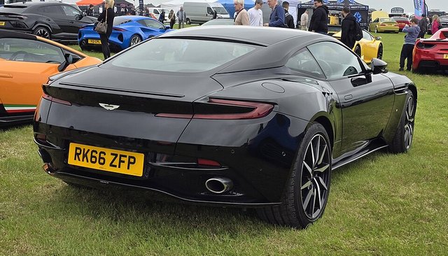 ASTON MARTIN DB11