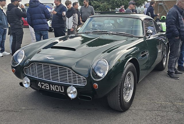 ASTON MARTIN DB4