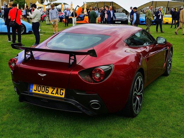 ASTON MARTIN V12 Zagato 2011-2013