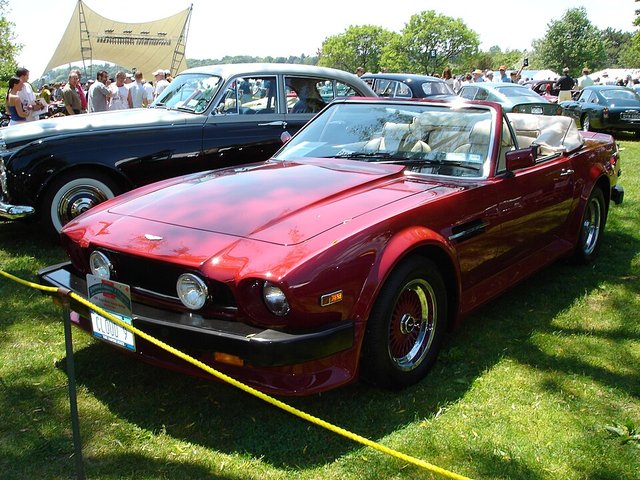 ASTON MARTIN V8 Vantage 1977-1989