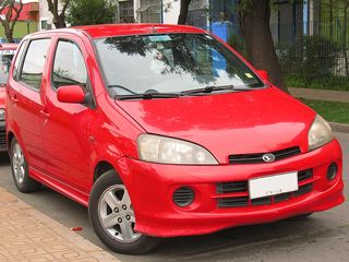 DAIHATSU YRV