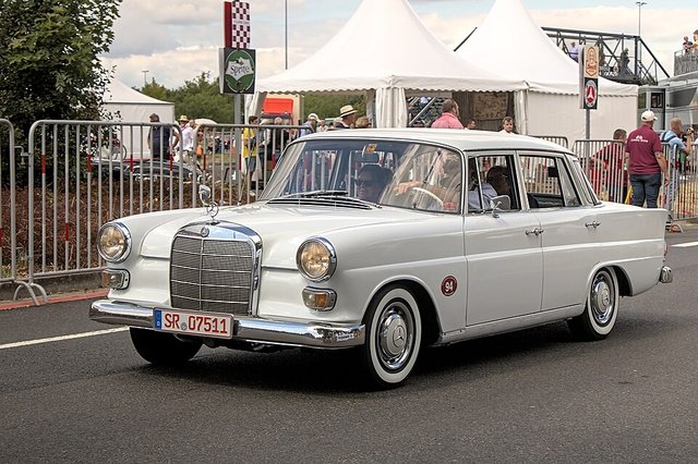 MERCEDES-BENZ 230 1965-1968