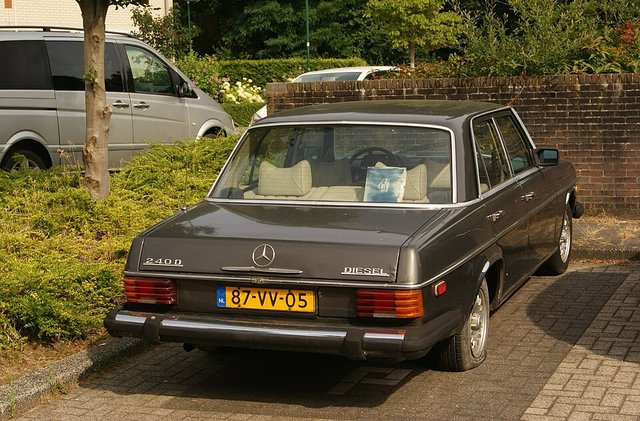 MERCEDES-BENZ 240 1973-1976