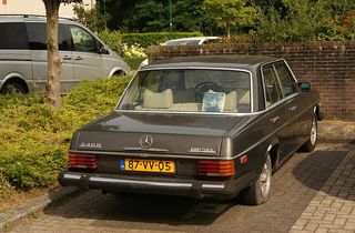 MERCEDES-BENZ 240 1973-1976