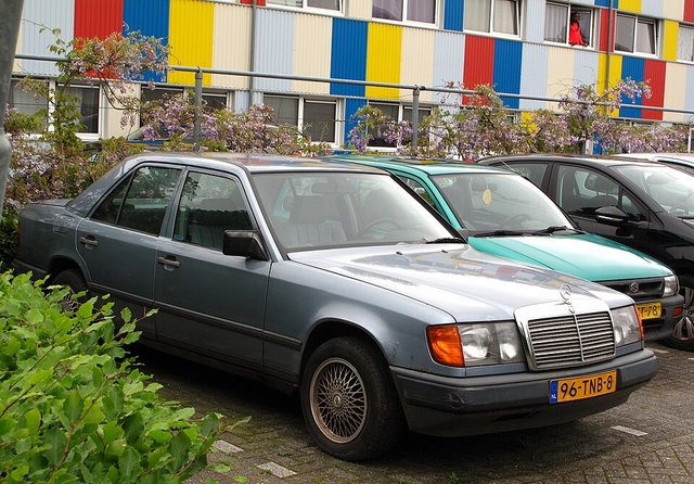 MERCEDES-BENZ 260 1985-1992