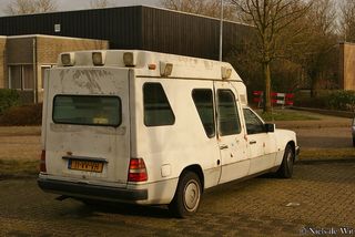 MERCEDES-BENZ 260 1992-1995