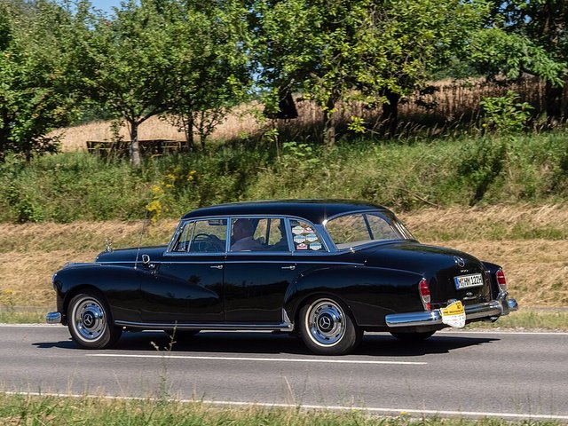 MERCEDES-BENZ 300 1957-1962